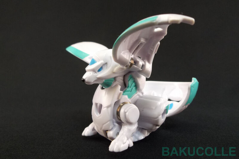 ハオス・フェネカ HAOS FENNECA 光属性 BAKUGAN : 爆丸コレクション