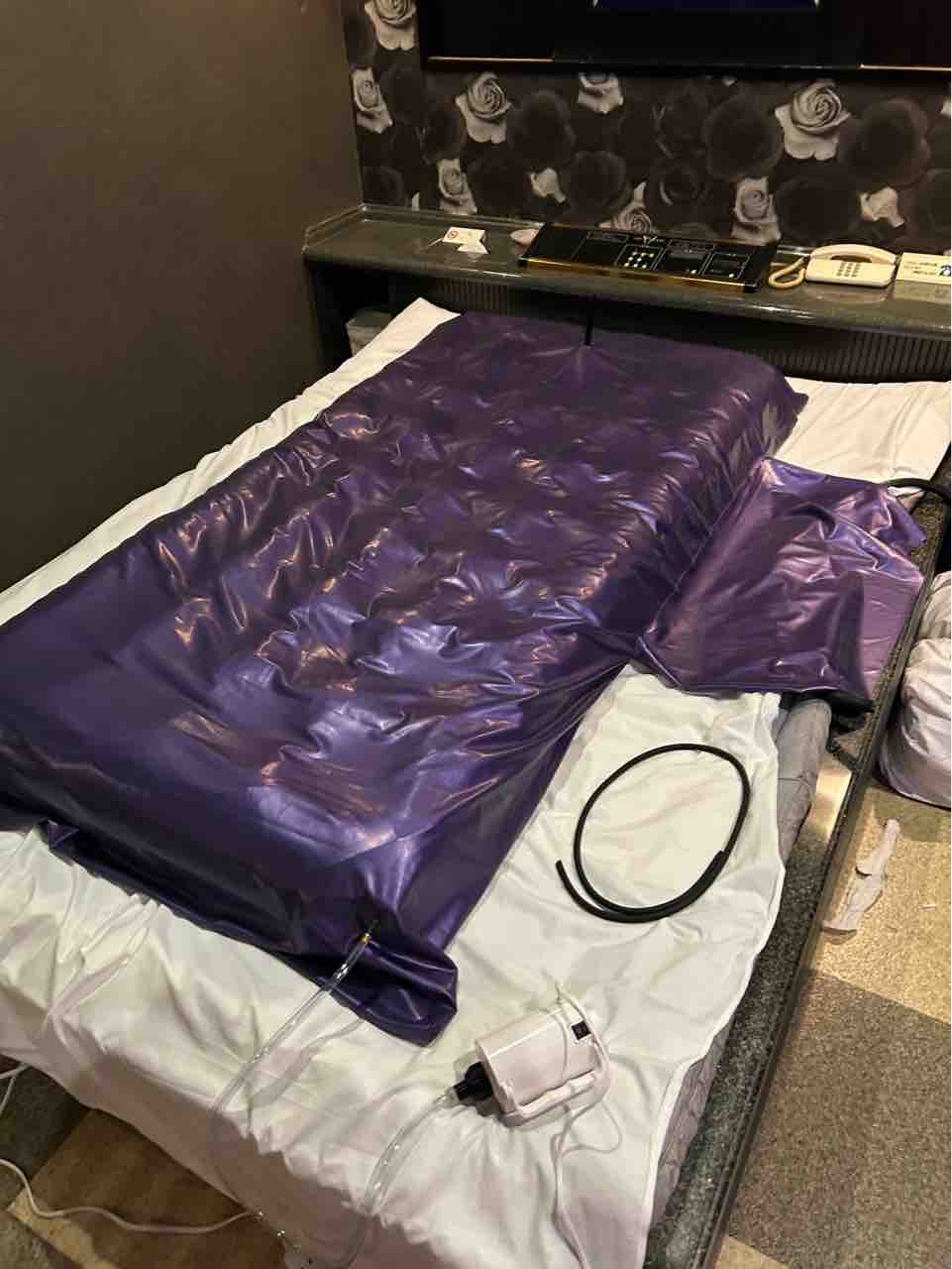 新しいタイプのバキュームベッドを持参してくれた : Mistress YUKINO