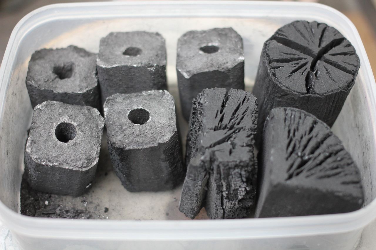 黒炭を使ったオガ炭の火熾し方 七輪にこだわる