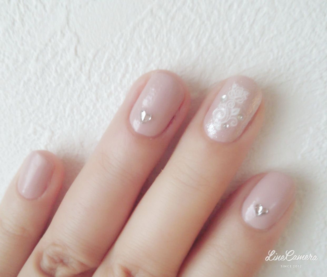 All100均 キャンドゥのピンクベージュで 一輪の薔薇ネイル 100均 オフィスネイル