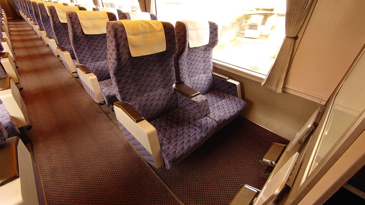 651系1000番台 グリーン席 : 雪うさぎの車内趣味