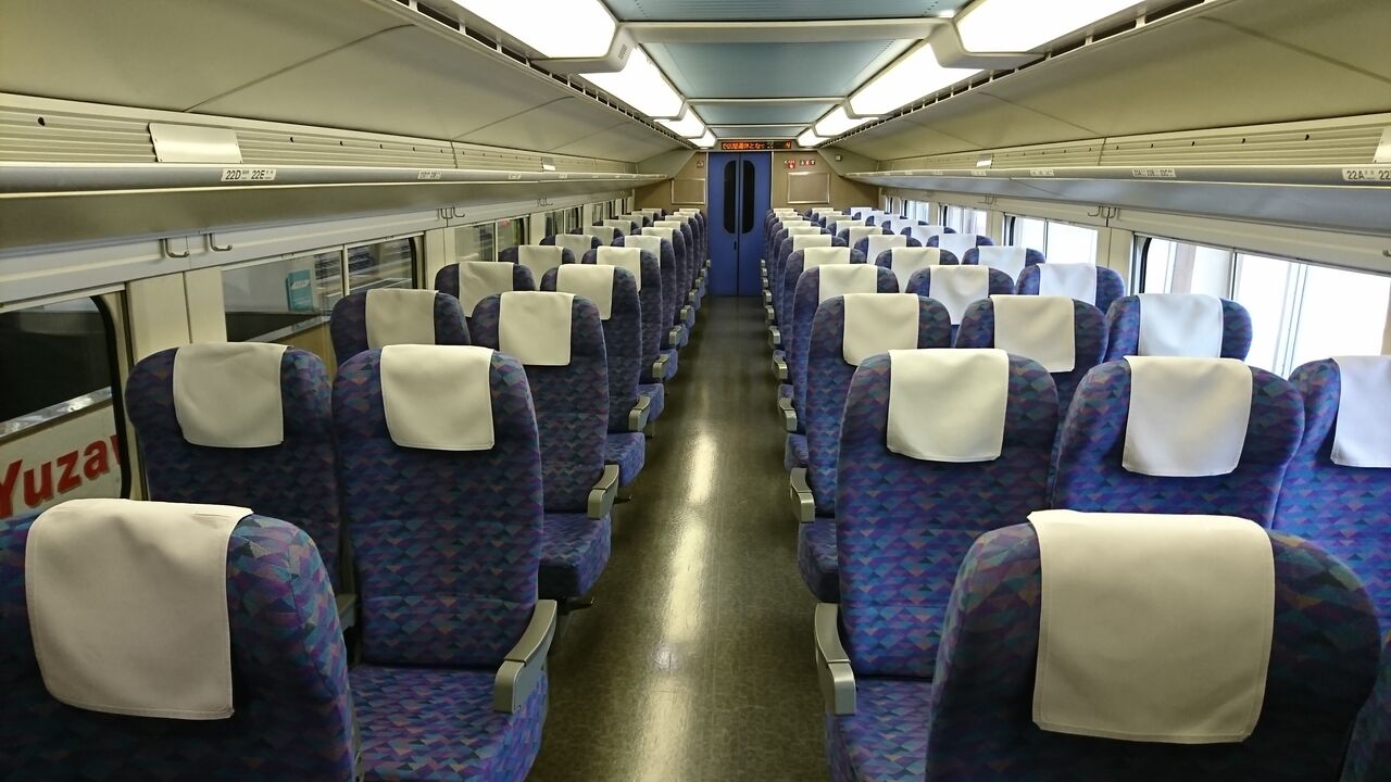 E4系 普通車 (2+3列シート) : 雪うさぎの車内趣味