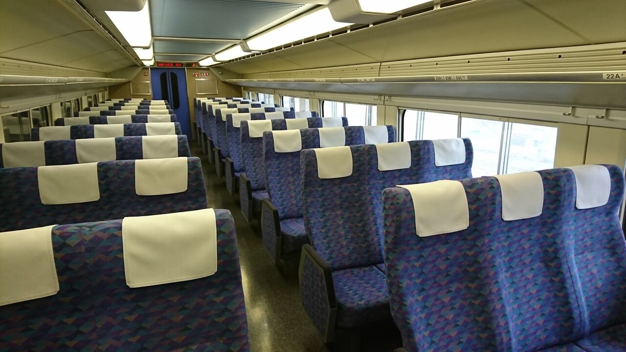 E4系 普通車自由席 (3+3列シート) : 雪うさぎの車内趣味