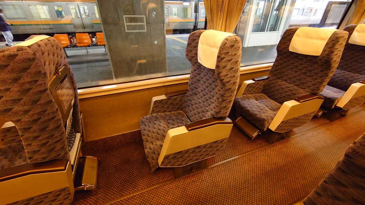 651系1000番台 グリーン席 : 雪うさぎの車内趣味