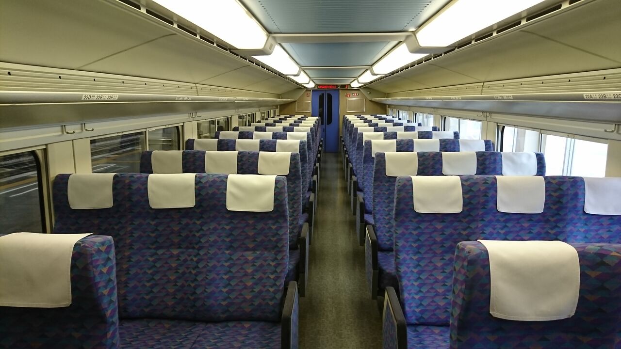 E4系 普通車自由席 (3+3列シート) : 雪うさぎの車内趣味