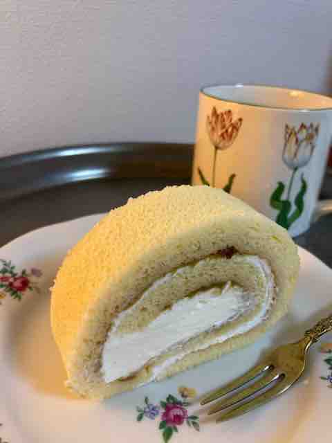 ジャムを使ってロールケーキ ひと息いれて ジャムを使ってロールケーキ ひと息いれて