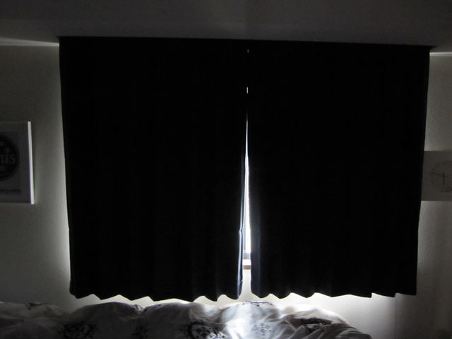 早朝 明るくて眠れない という人のために カーテンを磁石で工夫 夫定年後の妻の暮らし 早朝 明るくて眠れない という人のために カーテンを磁石で工夫 夫定年後の妻の暮らし
