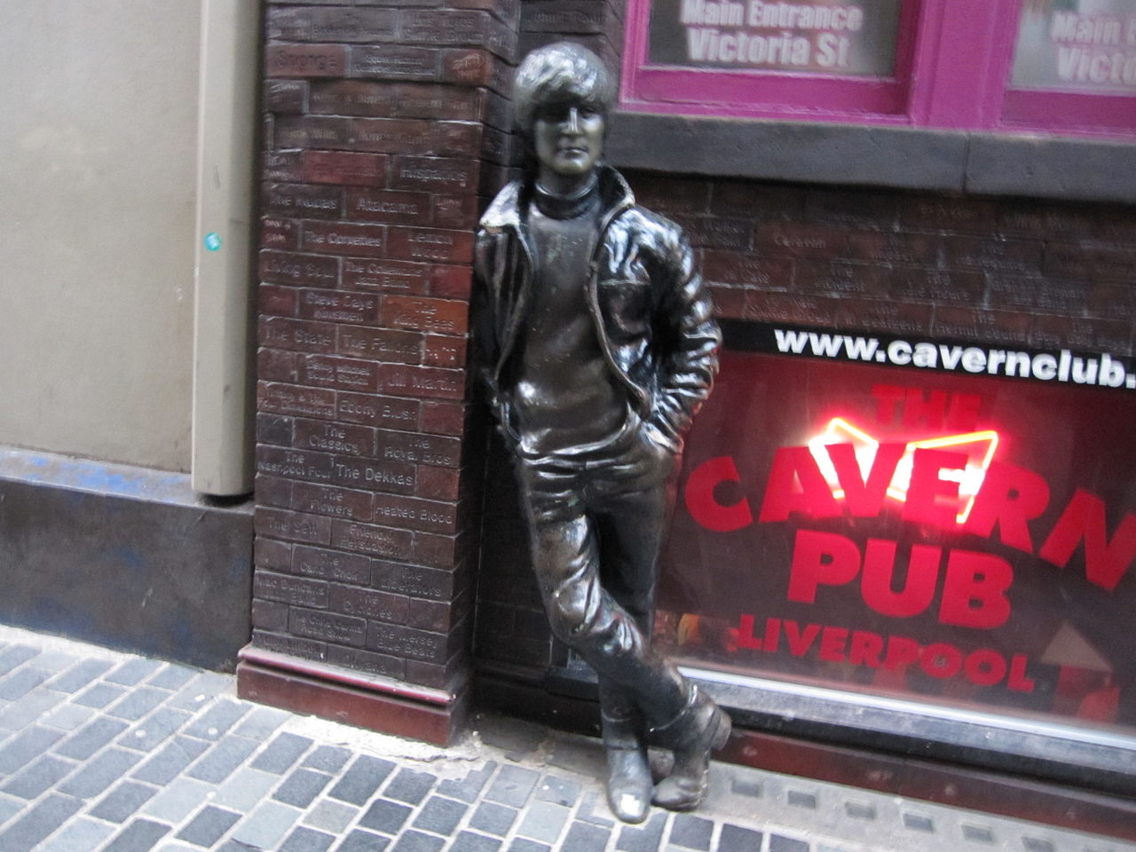 ビートルズを訪ねる旅 リバプール編 ジョン レノンの巻 ビートルズが大好きなオヤジ