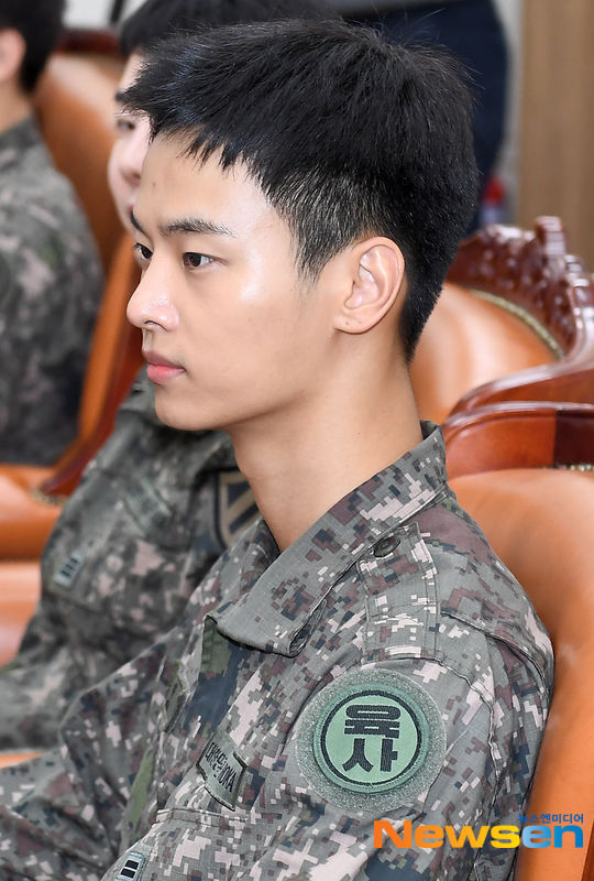 陸軍ミュージカル 帰還 今日は国会へ プレスphoto チャ ハギョン Vixxエンえねねん To Love 陸軍ミュージカル 帰還 今日は国会へ プレスphoto チャ ハギョン Vixxエンえねねん To Love