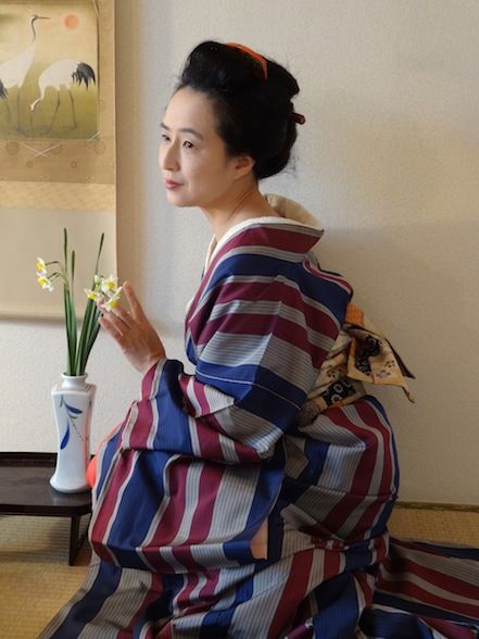 76 白赤紺の規則性のない棒縞の銘仙着物 : 気軽に楽しく美しく・銘仙の ...