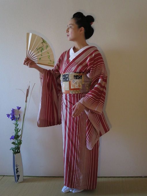 42 臙脂縞銘仙単衣着物 : 気軽に楽しく美しく・銘仙の時代の女