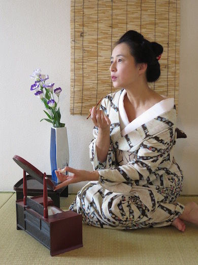 115 大柄な麻の葉模様に不思議な水玉の木綿の着物 気軽に楽しく美しく 銘仙の時代の女 115 大柄な麻の葉模様に不思議な水玉の木綿の着物 気軽に楽しく美しく 銘仙の時代の女
