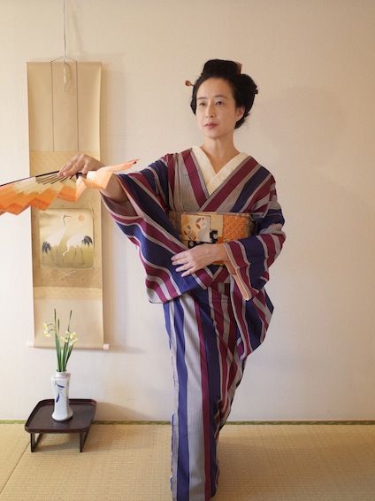 76 白赤紺の規則性のない棒縞の銘仙着物 : 気軽に楽しく美しく・銘仙の ...