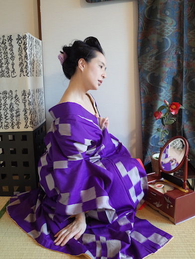 90 紫に四角を散らした銘仙着物 : 気軽に楽しく美しく・銘仙の