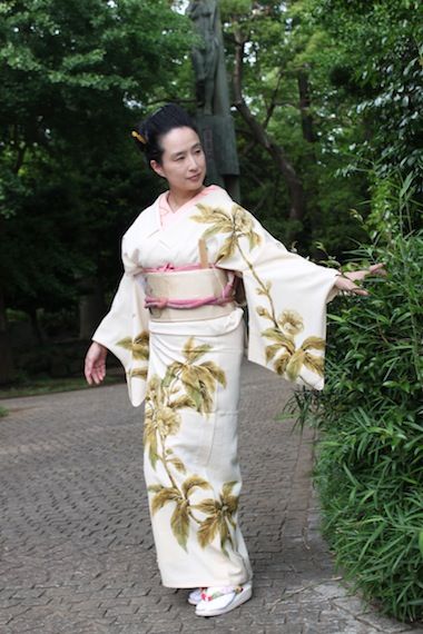 枇杷の単衣と能面の帯 隻眼の女面の疑問 気軽に楽しく美しく 枇杷の単衣と能面の帯 隻眼の女面の疑問 気軽に楽しく美しく
