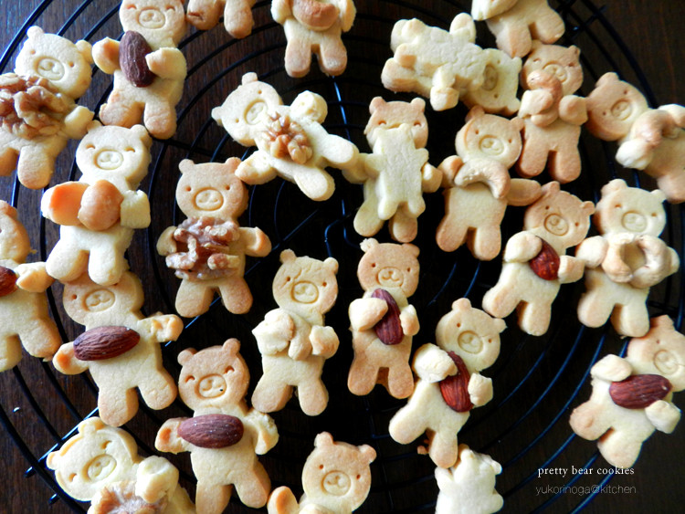 ナッツ持ったクマ型でクッキー。ああ〜〜〜萌え萌え( ˊ̱˂˃ˋ̱ ) : at my kitchen（レシピブログ）
