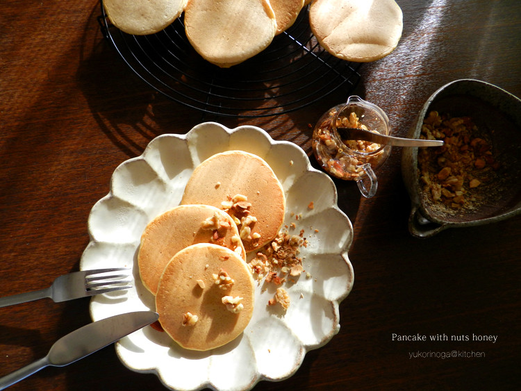 朝から豆乳 全粒粉入りパンケーキとナッツハニーで甘い朝食ですねん At My Kitchen レシピブログ