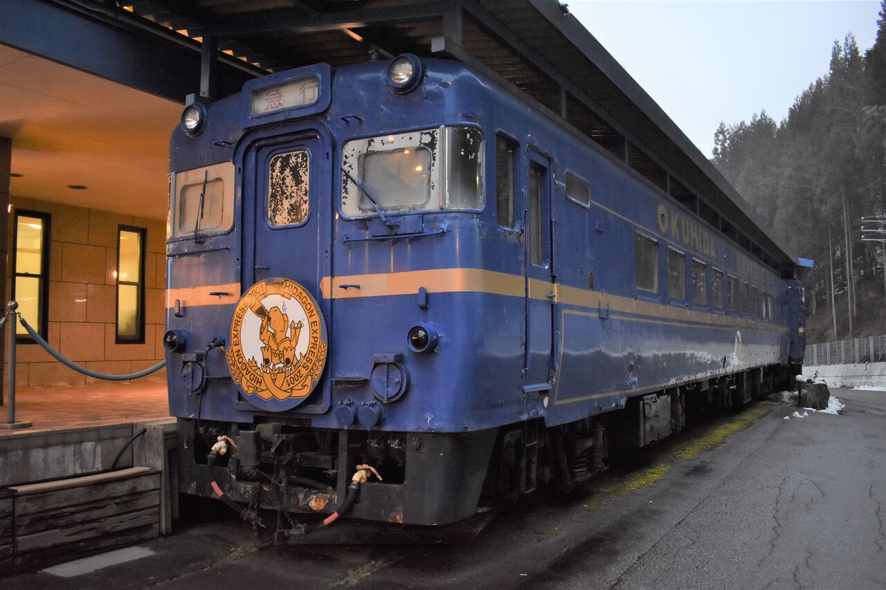 保存車]奥飛騨に眠るブルトレ色のキハ27 : 東川崎車両区第一工場