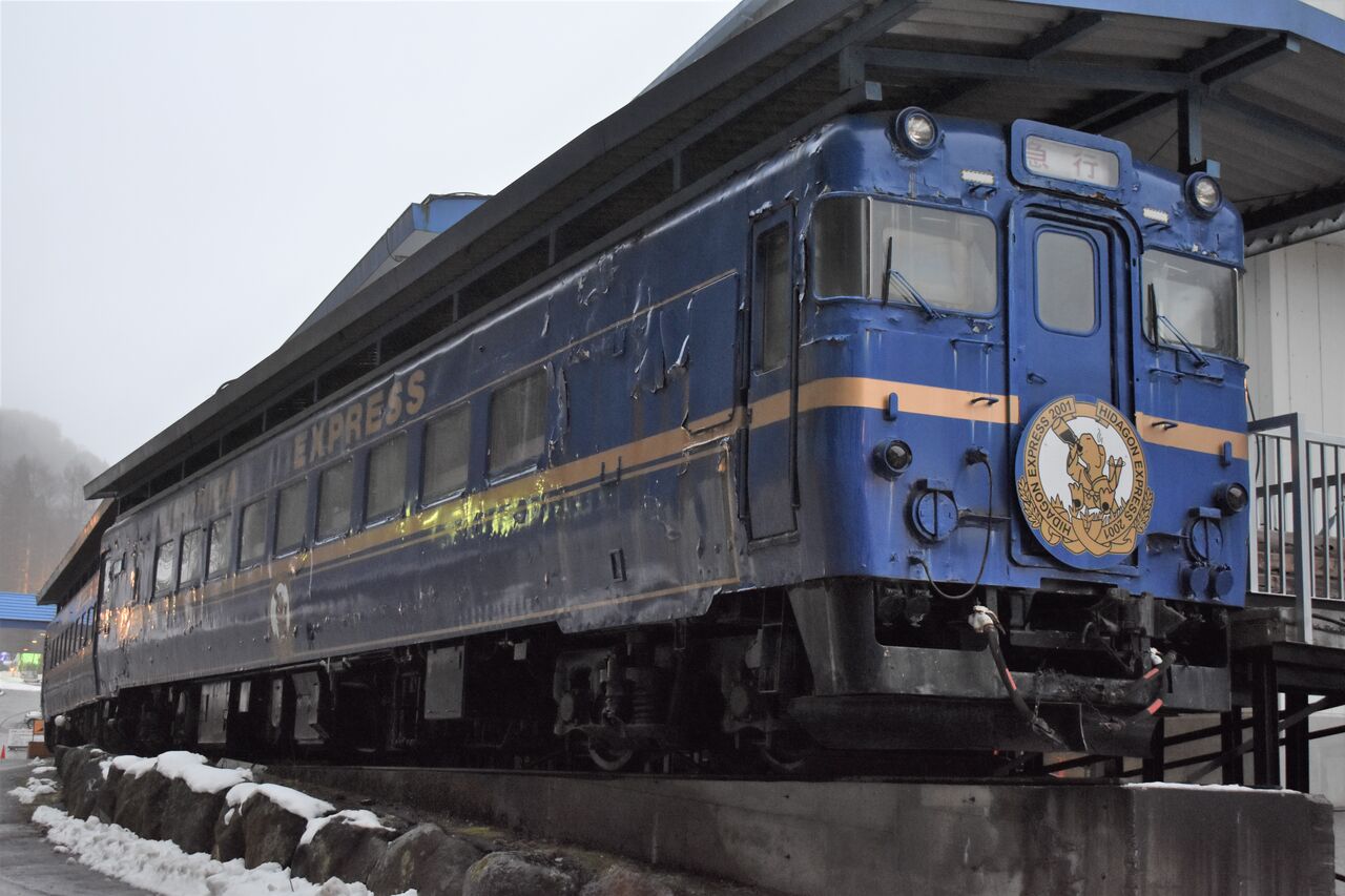 保存車]奥飛騨に眠るブルトレ色のキハ27 : 東川崎車両区第一工場