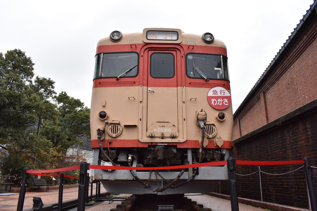 保存車]敦賀港に眠るキハ28 : 東川崎車両区第一工場