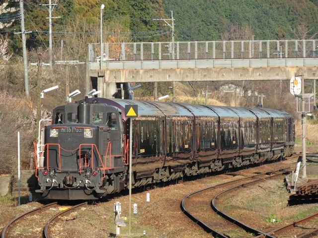 178 DE10牽引プッシュプルななつ星！ : 東川崎車両区第一工場