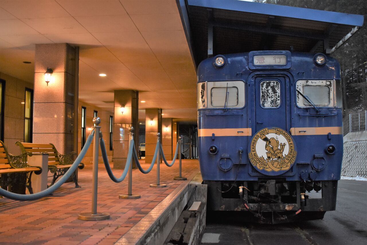 保存車]奥飛騨に眠るブルトレ色のキハ27 : 東川崎車両区第一工場