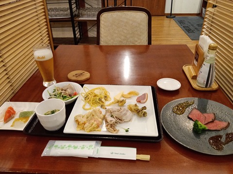 万座ホテルジュラク　1泊目の夕食バイキング編