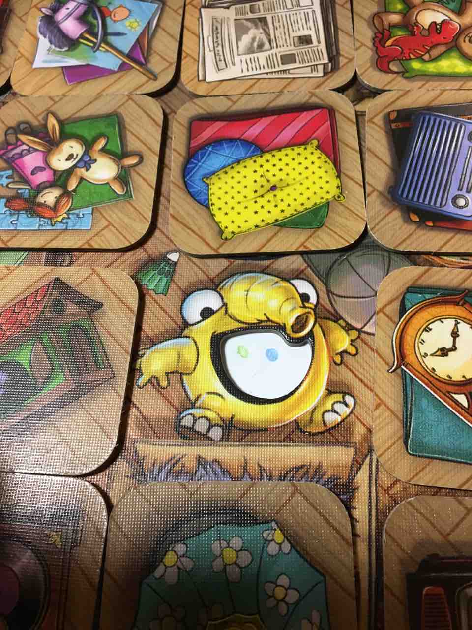 屋根裏の腹ぺこモンスター : 絵本とボードゲームのゆめいろ日記