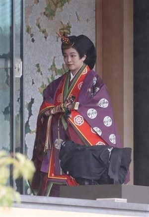 即位礼 眞子内親王 十二単姿