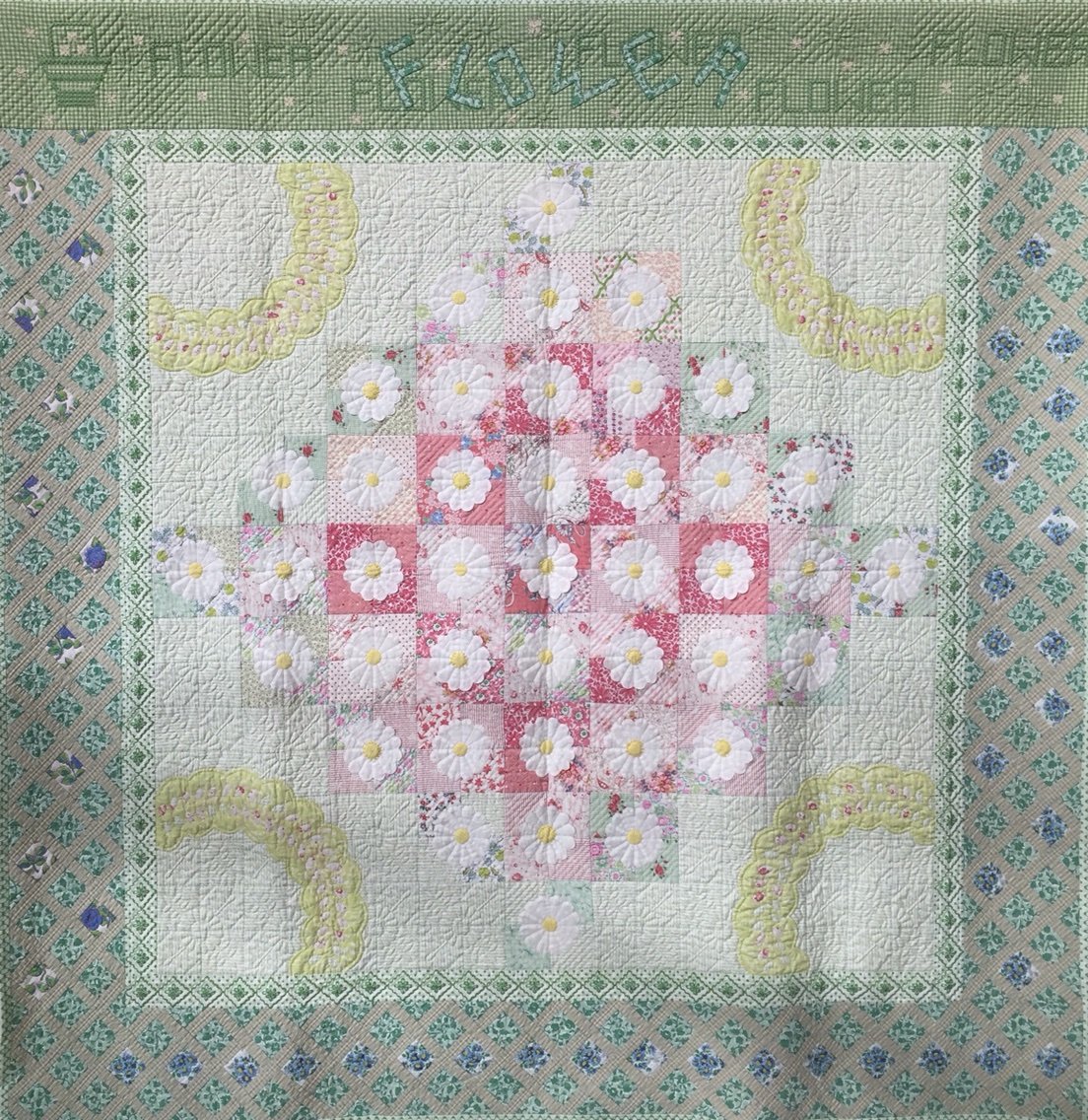 パッチワークキルトタペストリー＊メリーボンボン♪ピンク