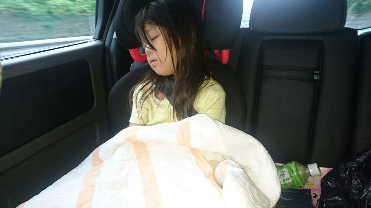 車で寝ちゃった子供にサッと掛けてあげたい 埼玉県戸田市のママとベビーが笑顔になる布団とオーダー枕の専門店のブログ