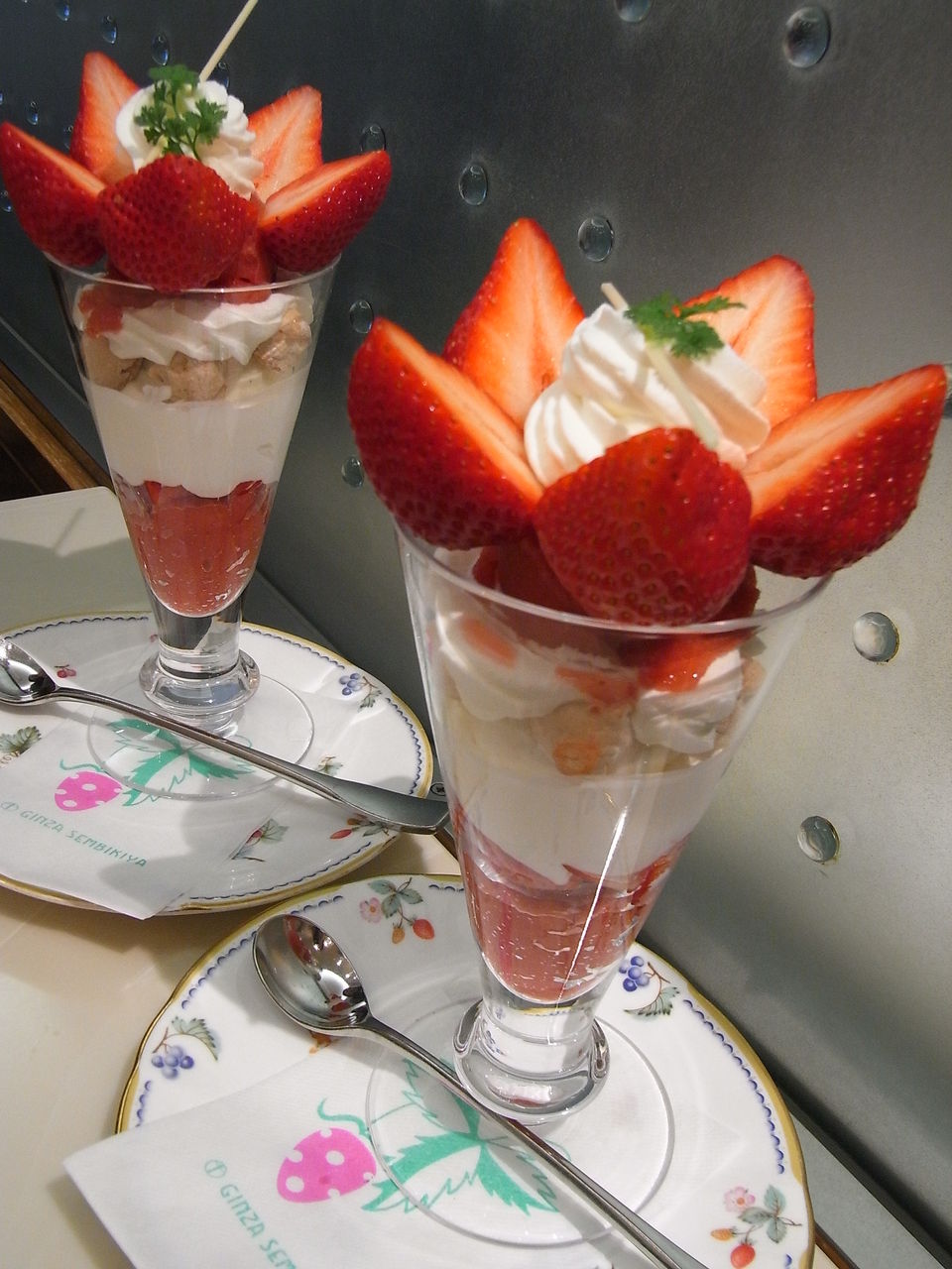 銀座 千疋屋本店 フルーツパーラ Yu Love Cafe Sweets 銀座 千疋屋本店 フルーツパーラ Yu Love Cafe Sweets