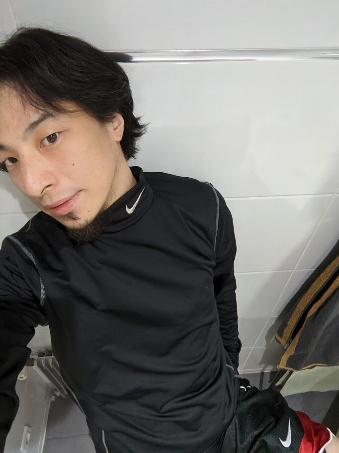 朗報 ひろゆきさん なんの脈絡もなくかっこいい自撮り画像をアップしてしまうwwwwwww 密かな趣味まとめ 遊ネタ王