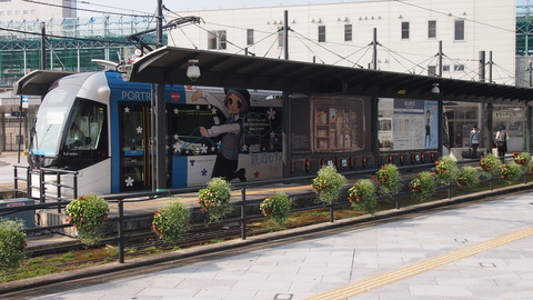 19鉄道むすめ巡りラッピング電車(青)