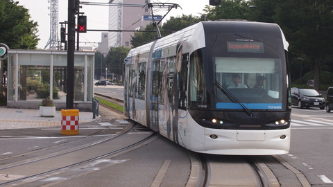 05ラッピング電車(青)がやってきた