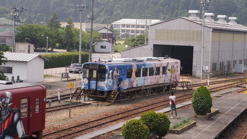 26洗車中の花咲くいろは列車