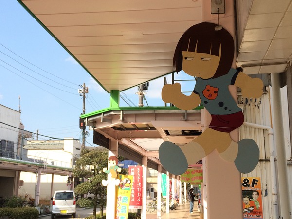 商店街と飛び出したまゆらーず (1)