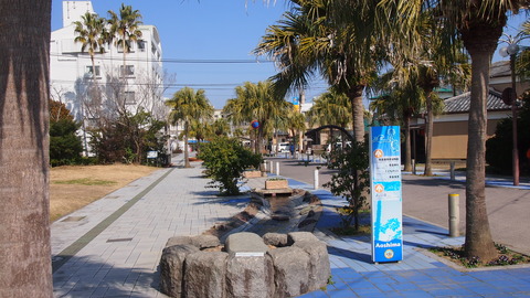 青島駅前の水路