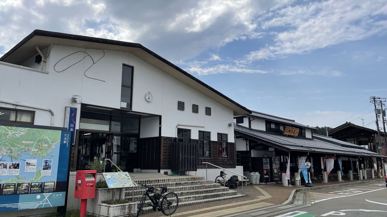 22gw 花咲くいろはラッピング列車と西岸駅 渚屋blog