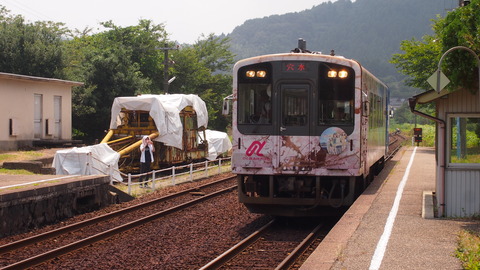 33西岸駅にやってくる花咲くいろは列車