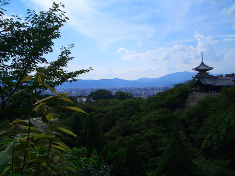 清水寺から京都市内を展望する
