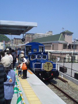 九州鉄道記念館駅の潮風号