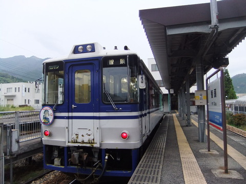 宮本えりおヘッドマーク列車(智頭駅)