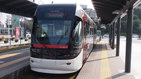 11鉄道むすめ巡りラッピング電車(赤)