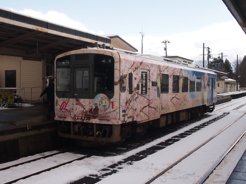 花咲くいろはラッピング列車(穴水駅)