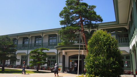 44高山市図書館