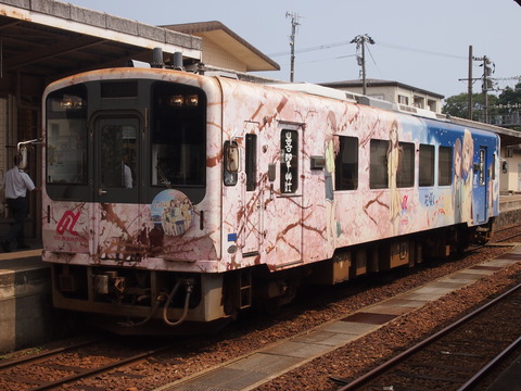 06花咲くいろは列車(穴水駅)