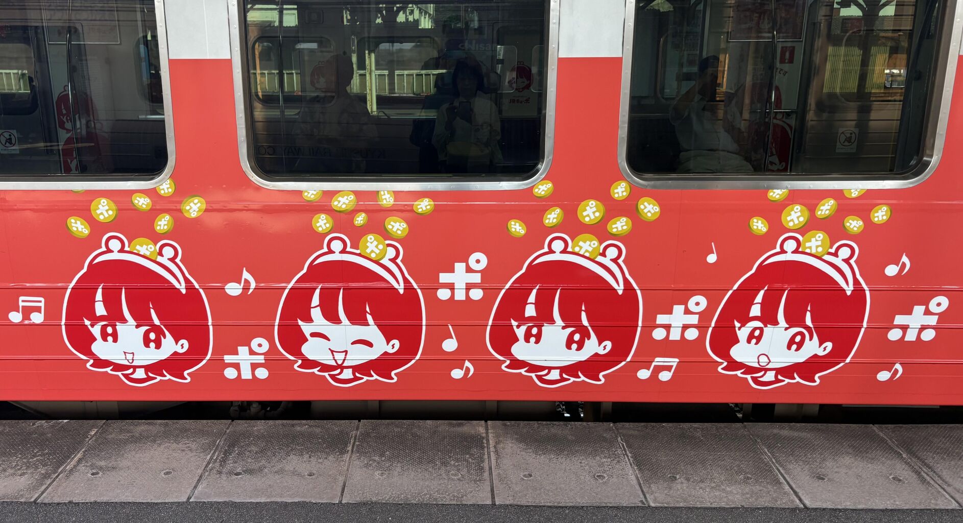 鳥栖駅でキューポちゃんラッピングトレイン : 渚屋Blog