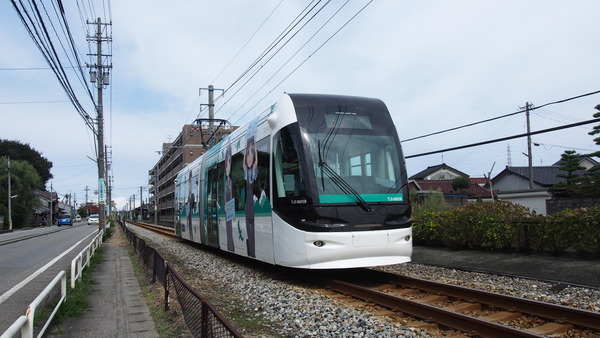富山ライトレール鉄道むすめラッピング(緑) (6)