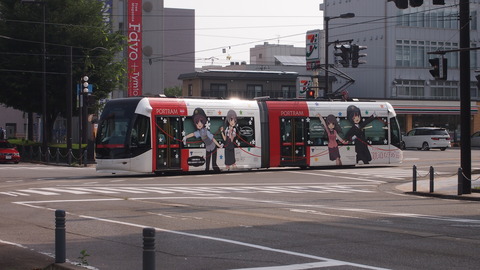 21鉄道むすめ巡りラッピング電車(赤)